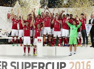 El Bayern Munich celebra la Supercopa de Alemania conquistada recientemente